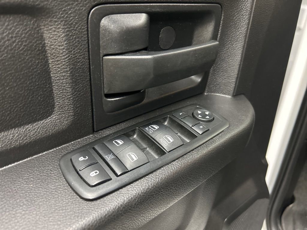 Used 2015 RAM 1500 Express RWD image 26