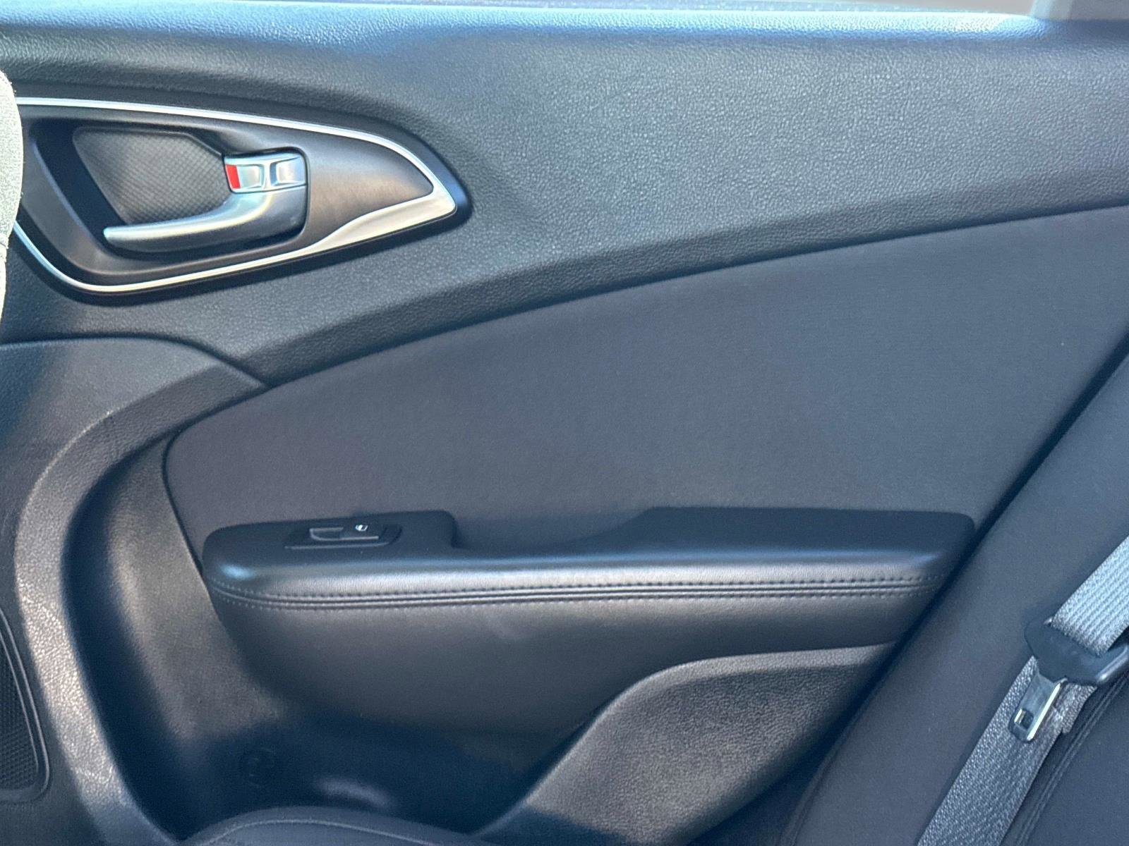 Used 2015 Chrysler 200 Limited w/ Convenience Group image 15