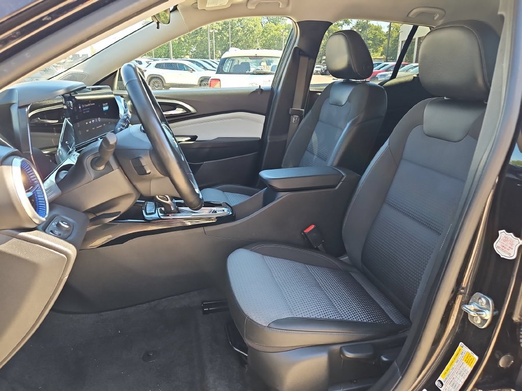 Used 2025 Chevrolet Trax LT w/ LT Convenience Package FWD image 25