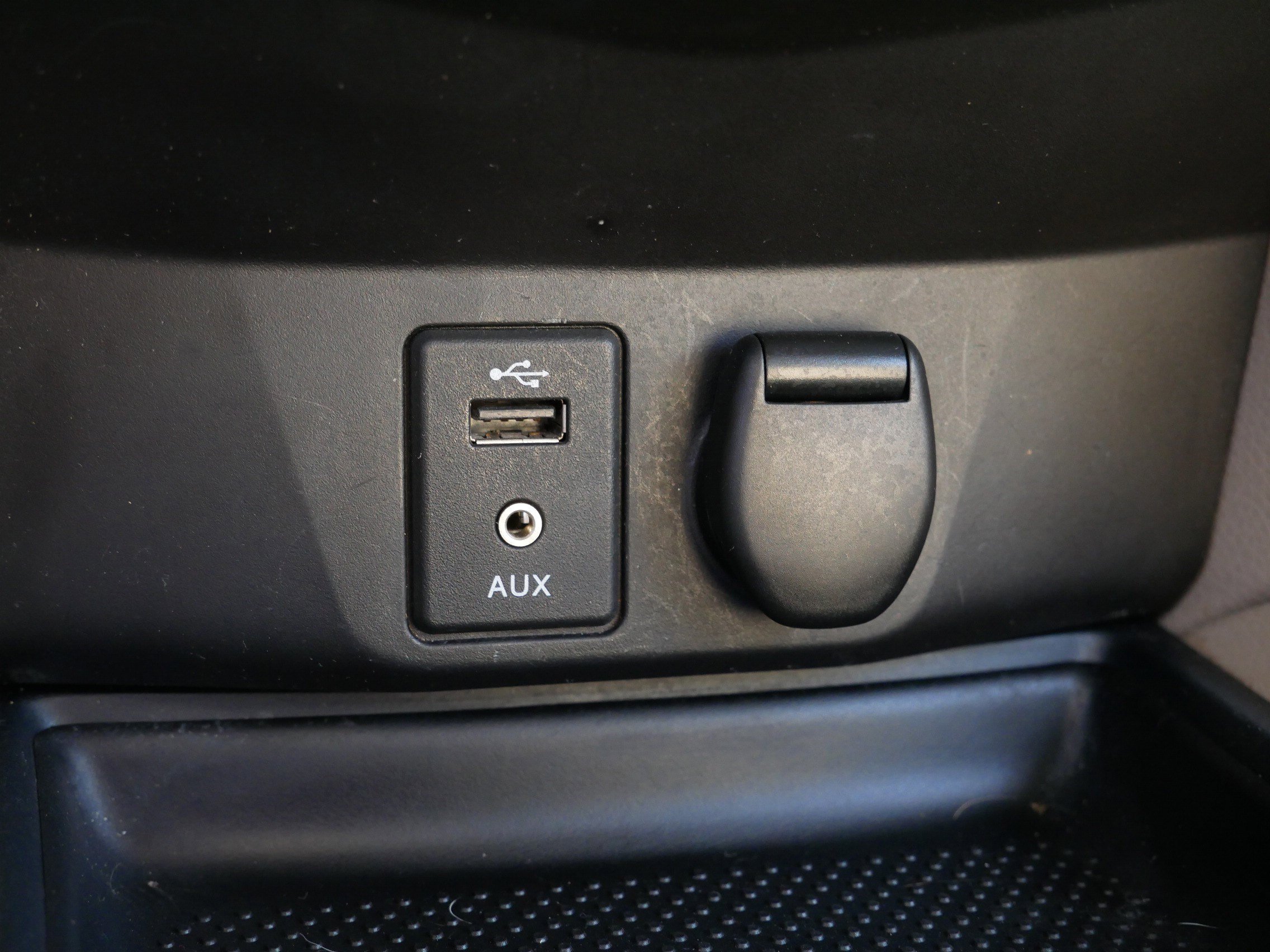 Used 2014 Nissan Rogue SV w/ SV Premium Package image 31