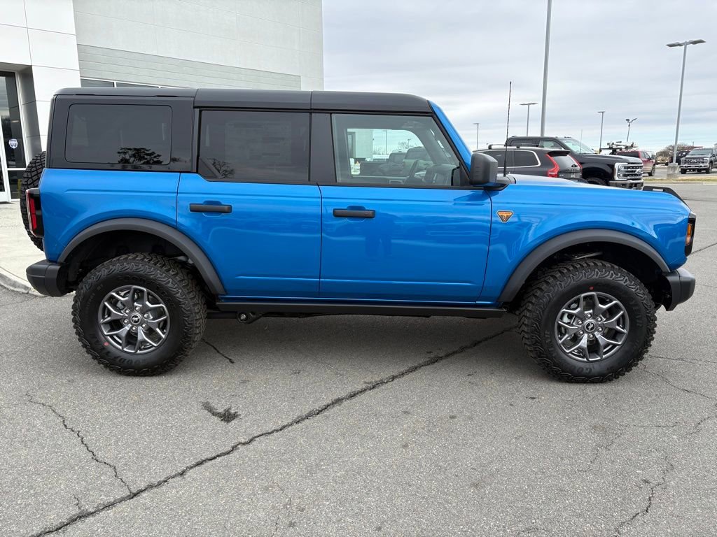 New 2025 Ford Bronco Badlands image 3