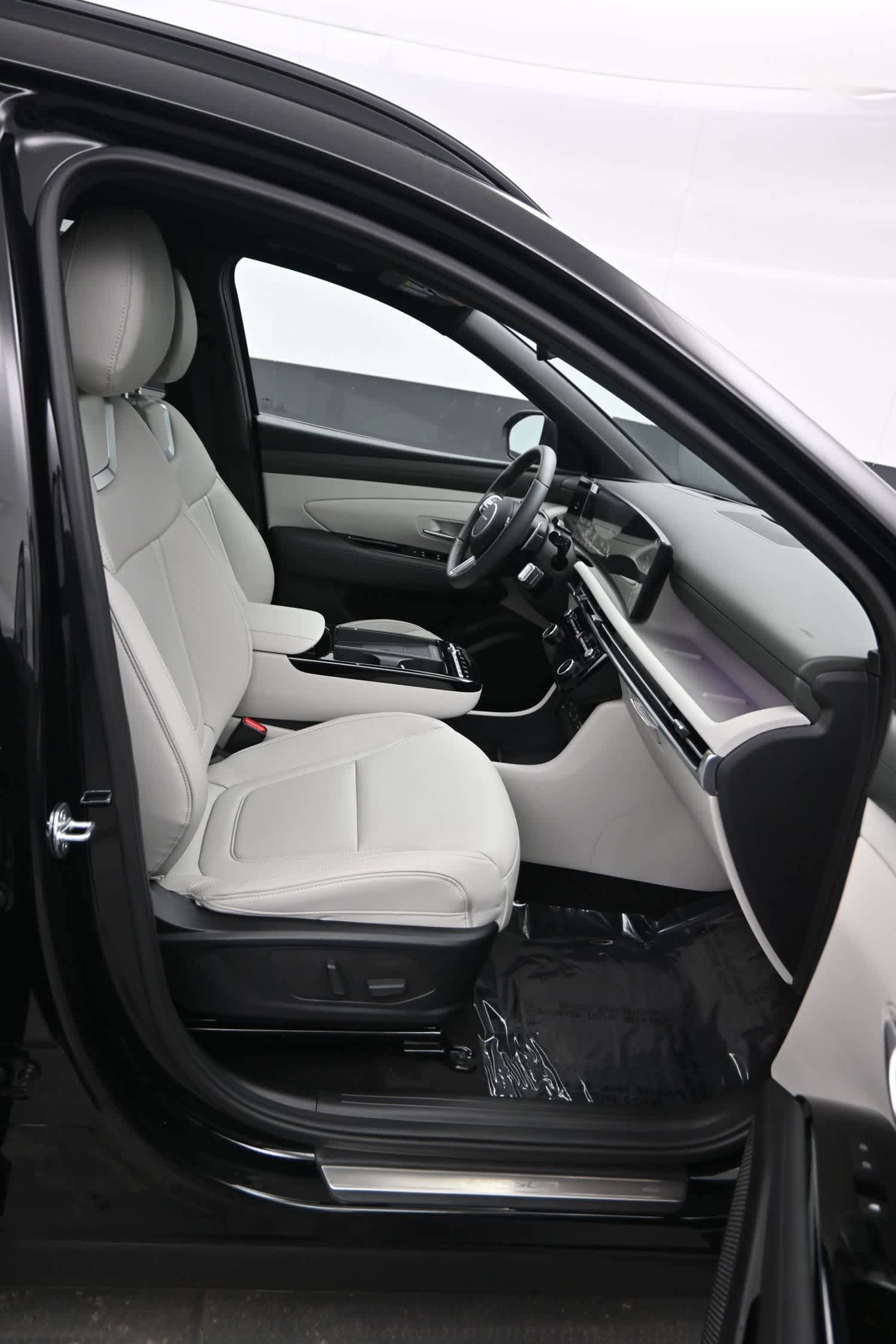 Certified 2025 Hyundai Tucson Limited image 11