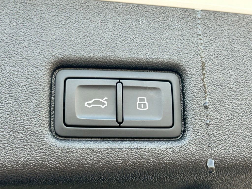 Used 2025 Audi Q5 Premium Plus w/ Premium Plus AWD/4WD image 48