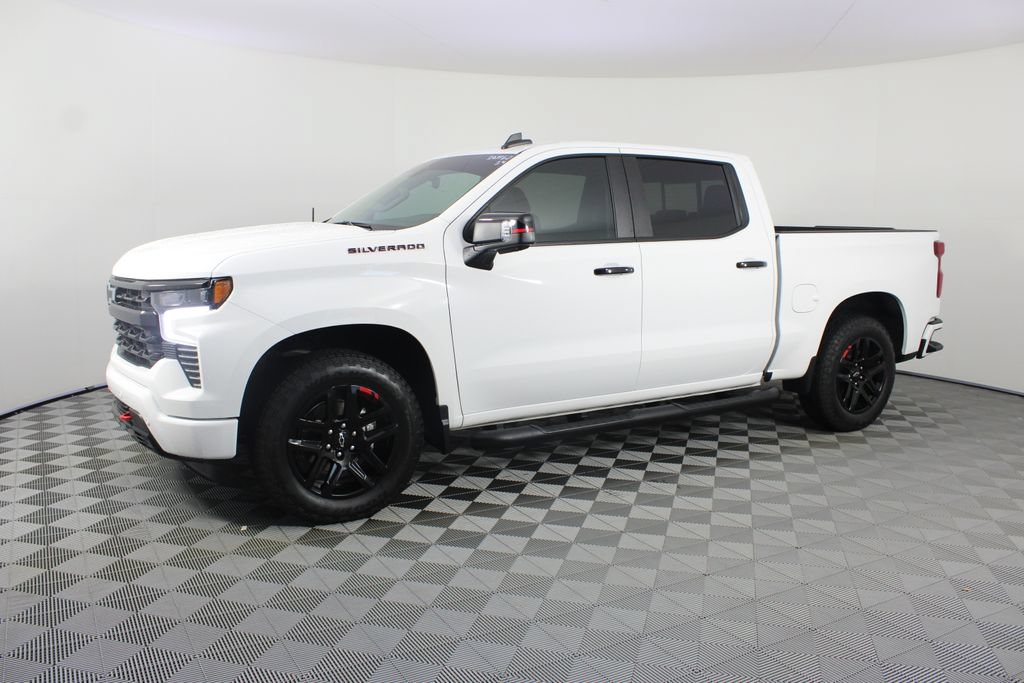Used 2024 Chevrolet Silverado 1500 RST w/ Redline Edition AWD/4WD image 2