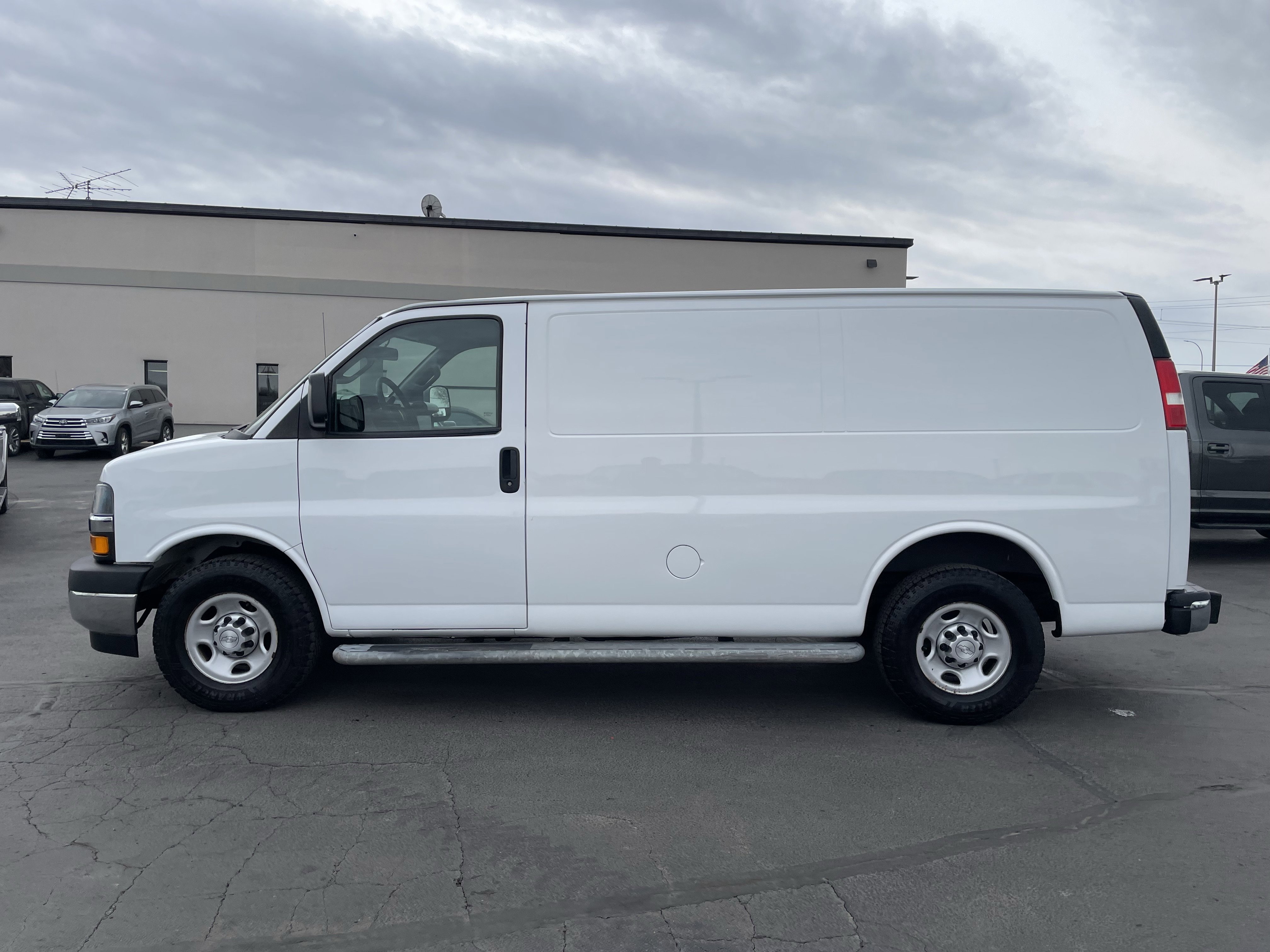 Used 2018 Chevrolet Express 2500 w/ Driver Convenience Package image 5