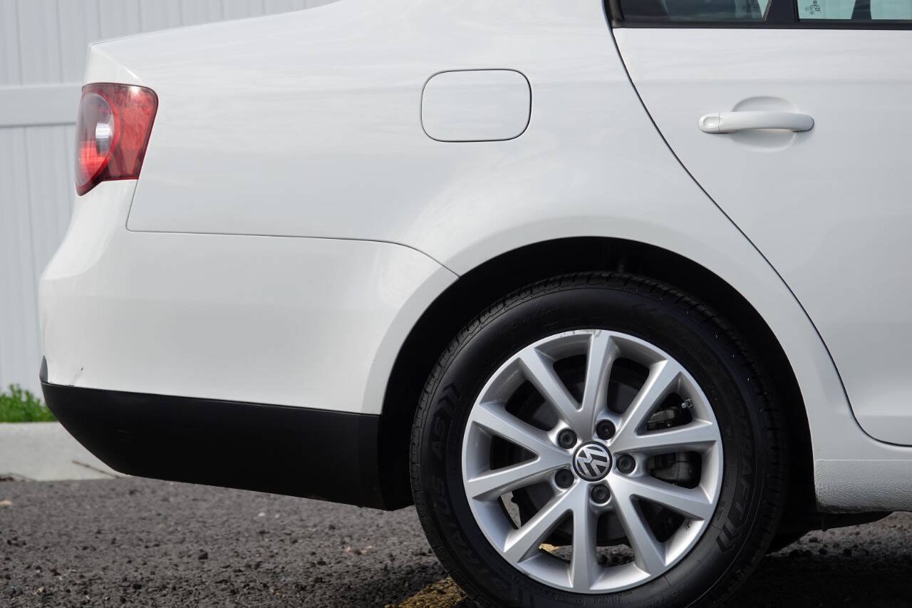 Used 2010 Volkswagen Jetta Limited Edition FWD image 29