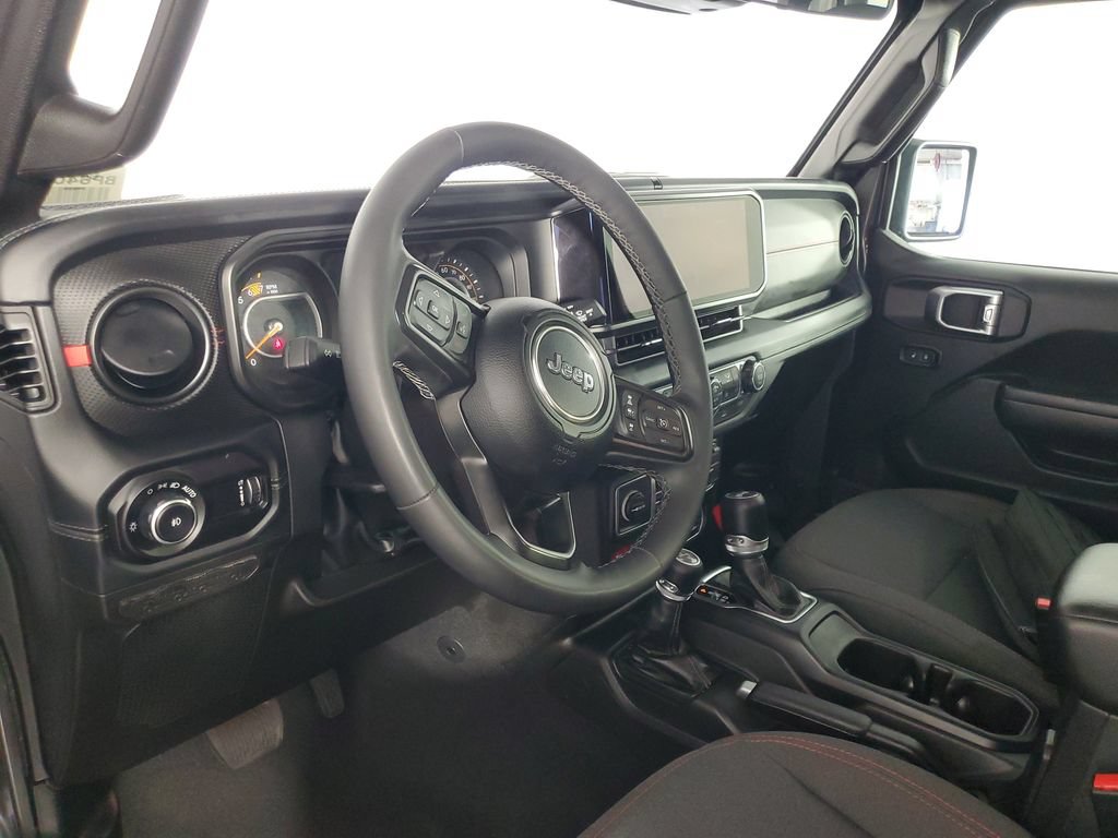 Used 2025 Jeep Wrangler Unlimited Rubicon w/ Convenience Group AWD/4WD image 12