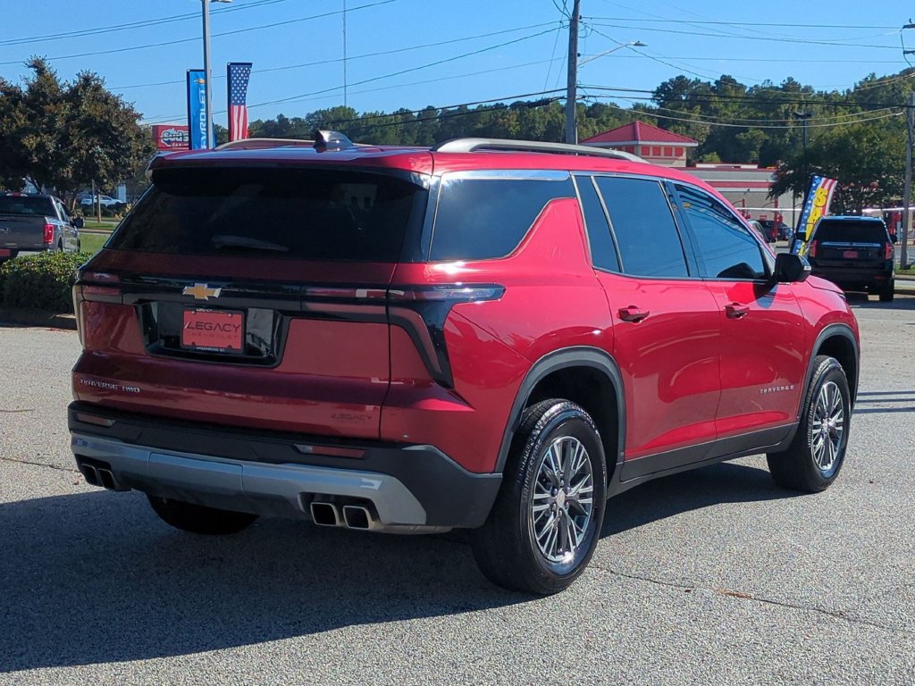 Used 2025 Chevrolet Traverse LT w/ Driver Confidence Package AWD/4WD image 3