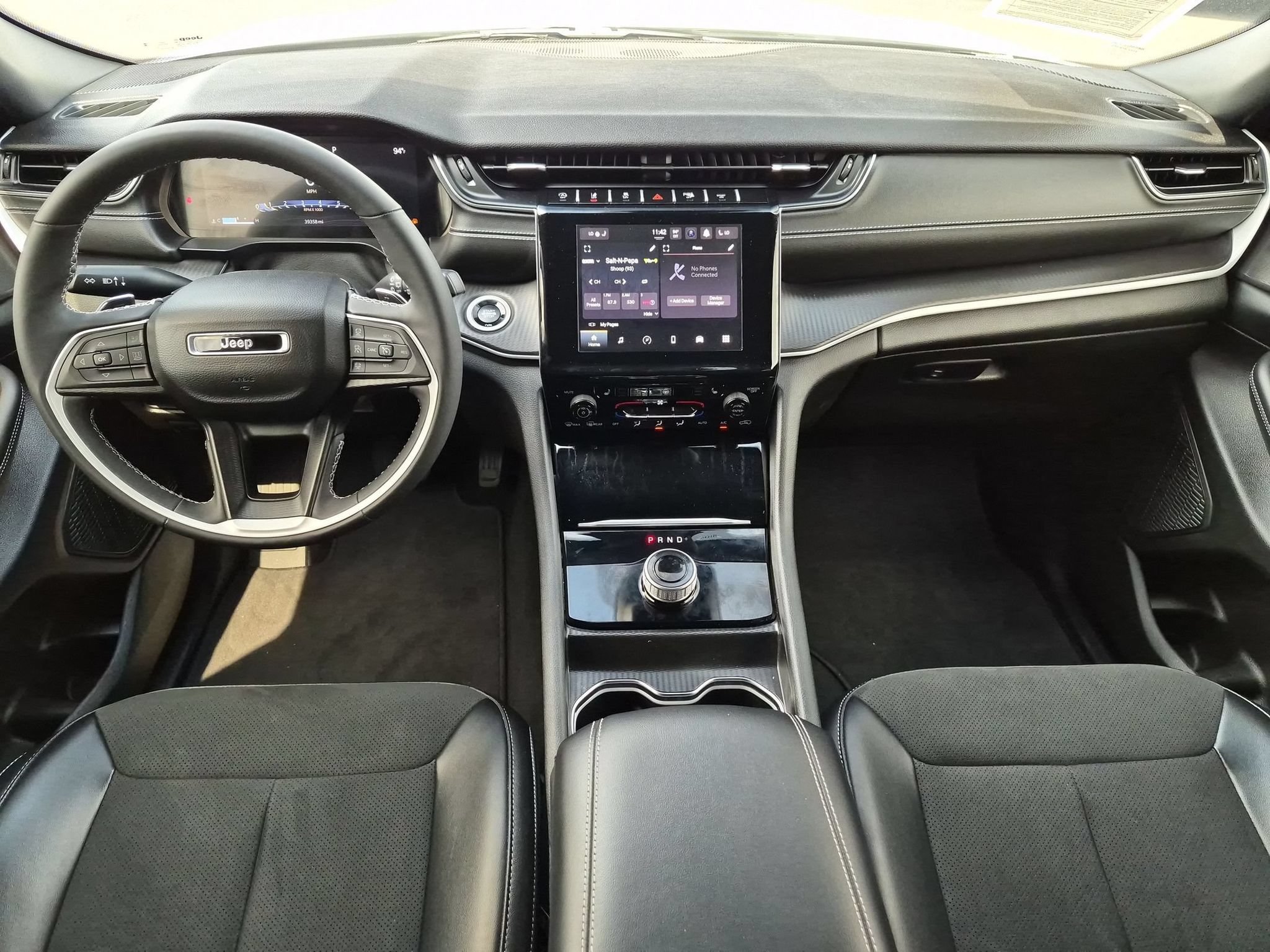 Used 2024 Jeep Grand Cherokee L Altitude RWD image 17