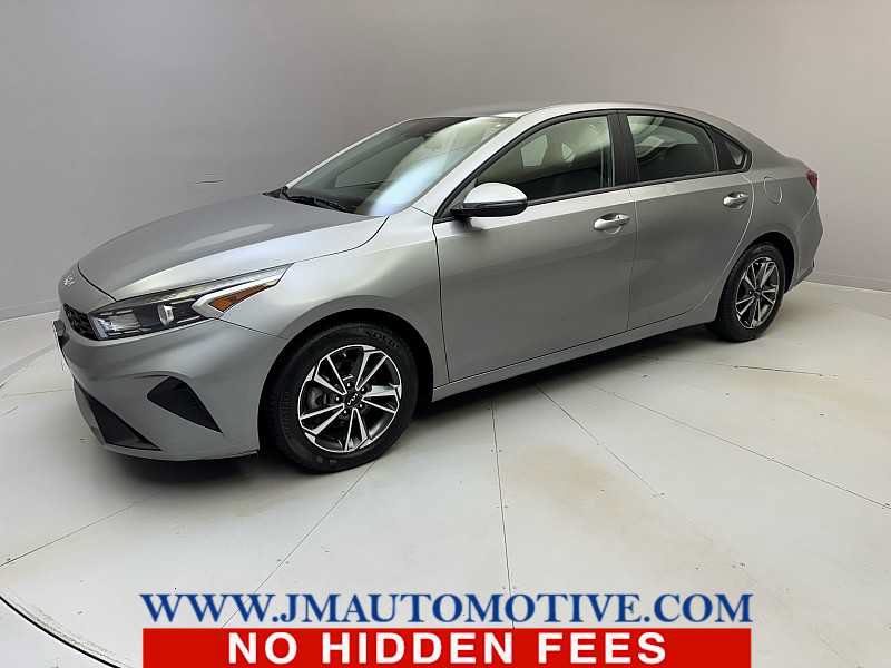 Used 2023 Kia Forte LXS w/ LXS Technology Package FWD image 1