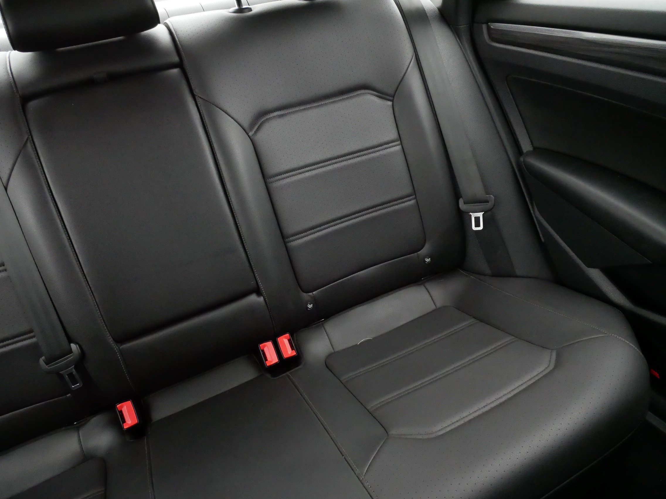 Used 2021 Volkswagen Passat 2.0T R-Line image 14