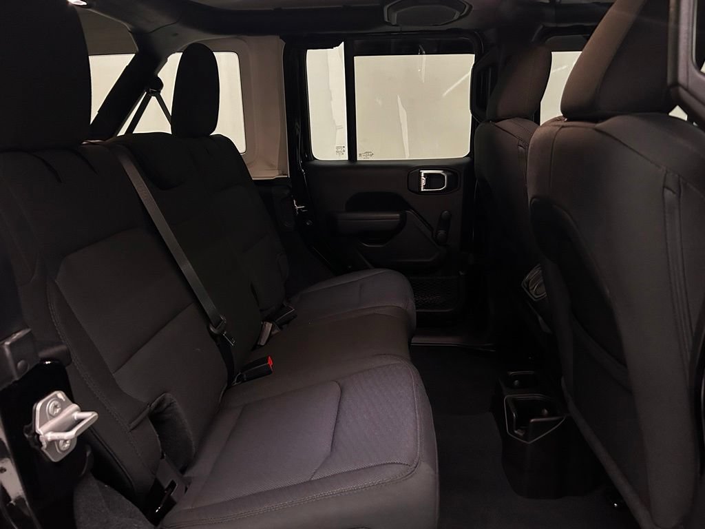 Used 2022 Jeep Wrangler Unlimited Sport AWD/4WD image 15