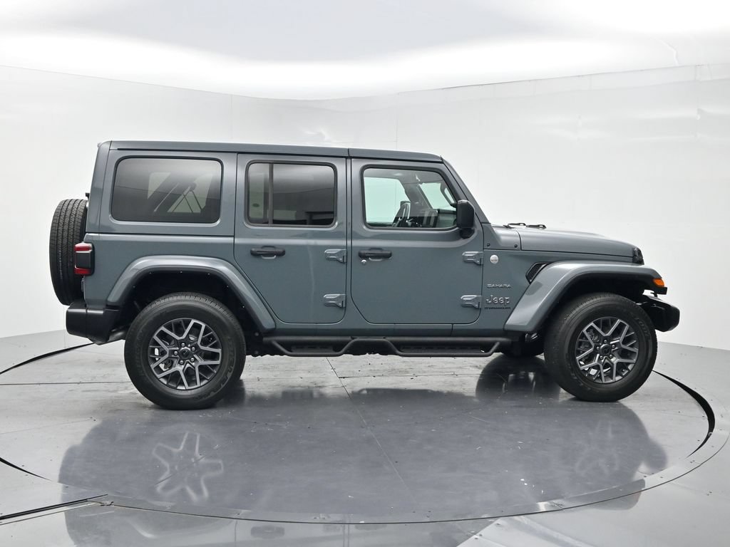 Used 2024 Jeep Wrangler Unlimited Sahara w/ Technology Group AWD/4WD image 4