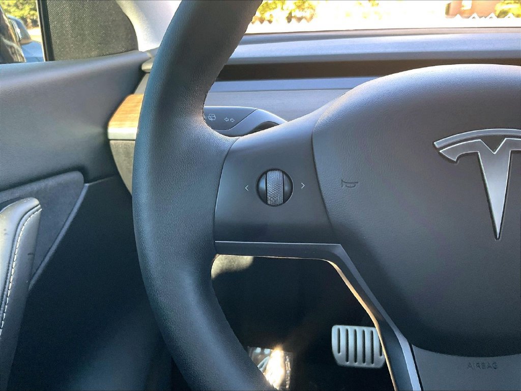 Used 2022 Tesla Model Y Performance AWD/4WD image 9