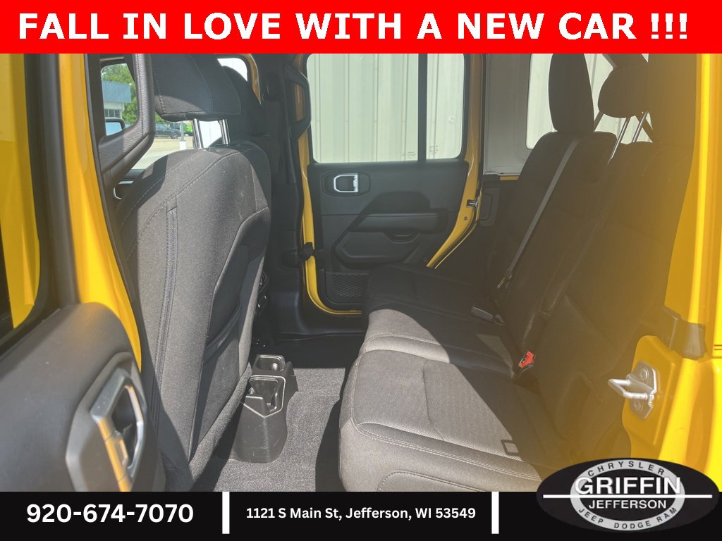 Used 2019 Jeep Wrangler Unlimited Sahara image 9