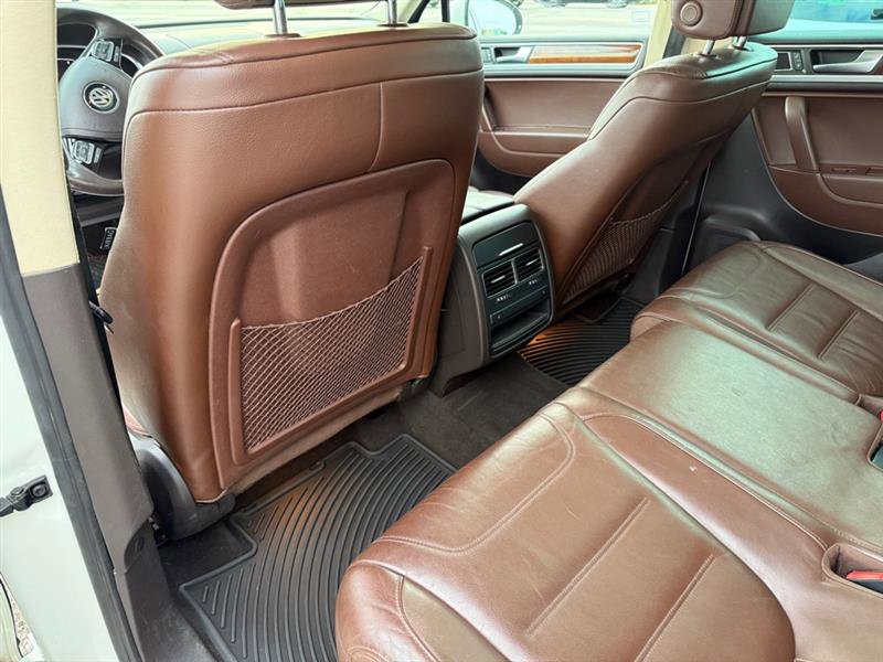 Used 2011 Volkswagen Touareg Executive image 6