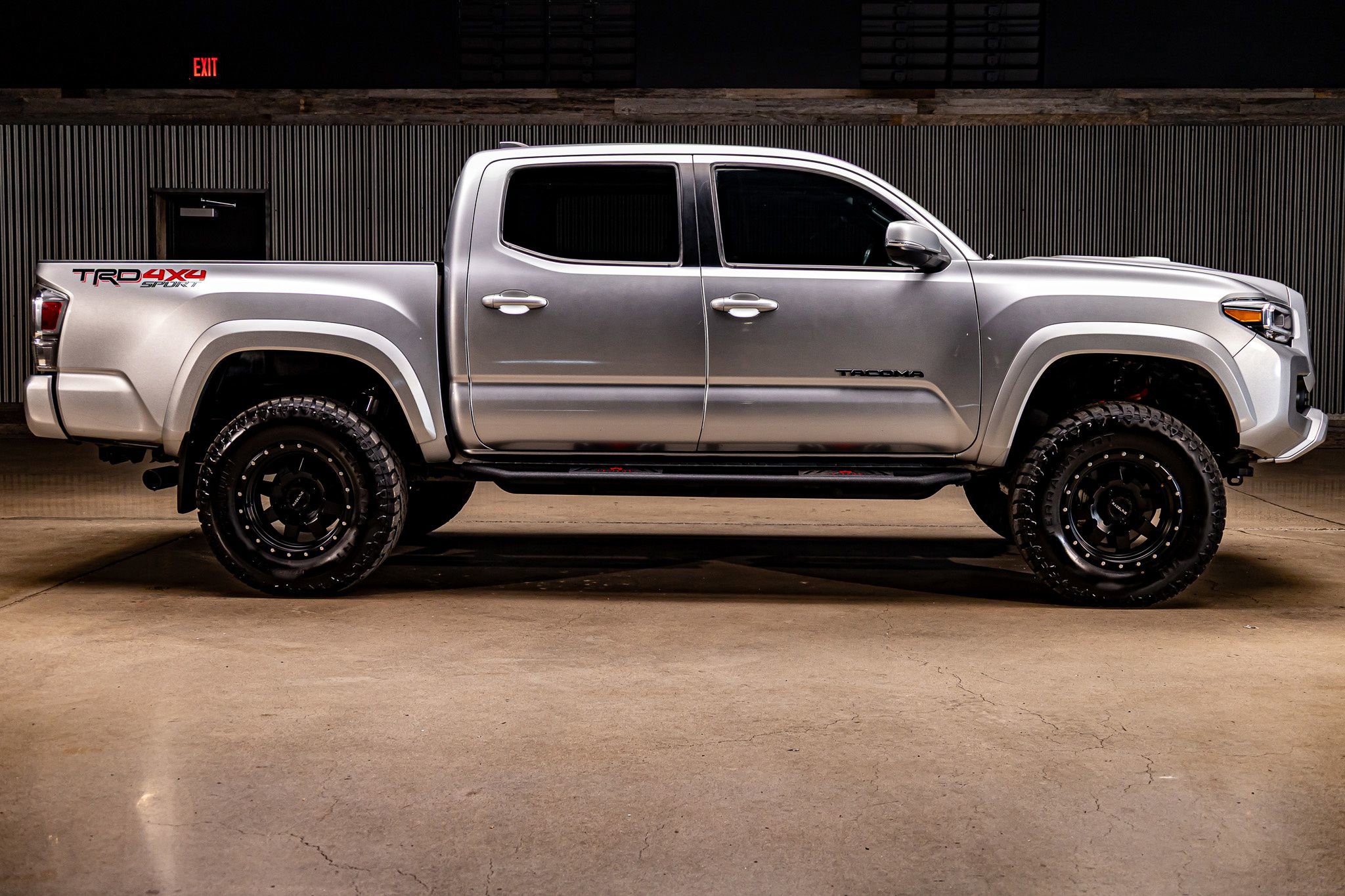Used 2023 Toyota Tacoma TRD Sport image 9