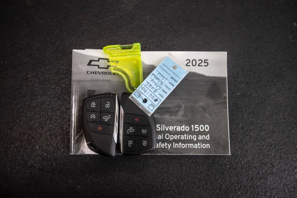 Used 2025 Chevrolet Silverado 1500 LT AWD/4WD image 44