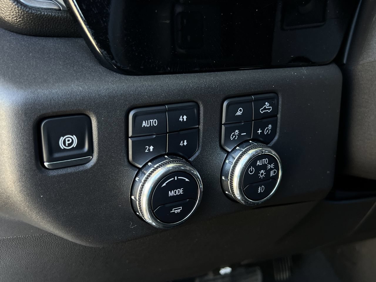 Used 2025 GMC Sierra 1500 SLT AWD/4WD image 16