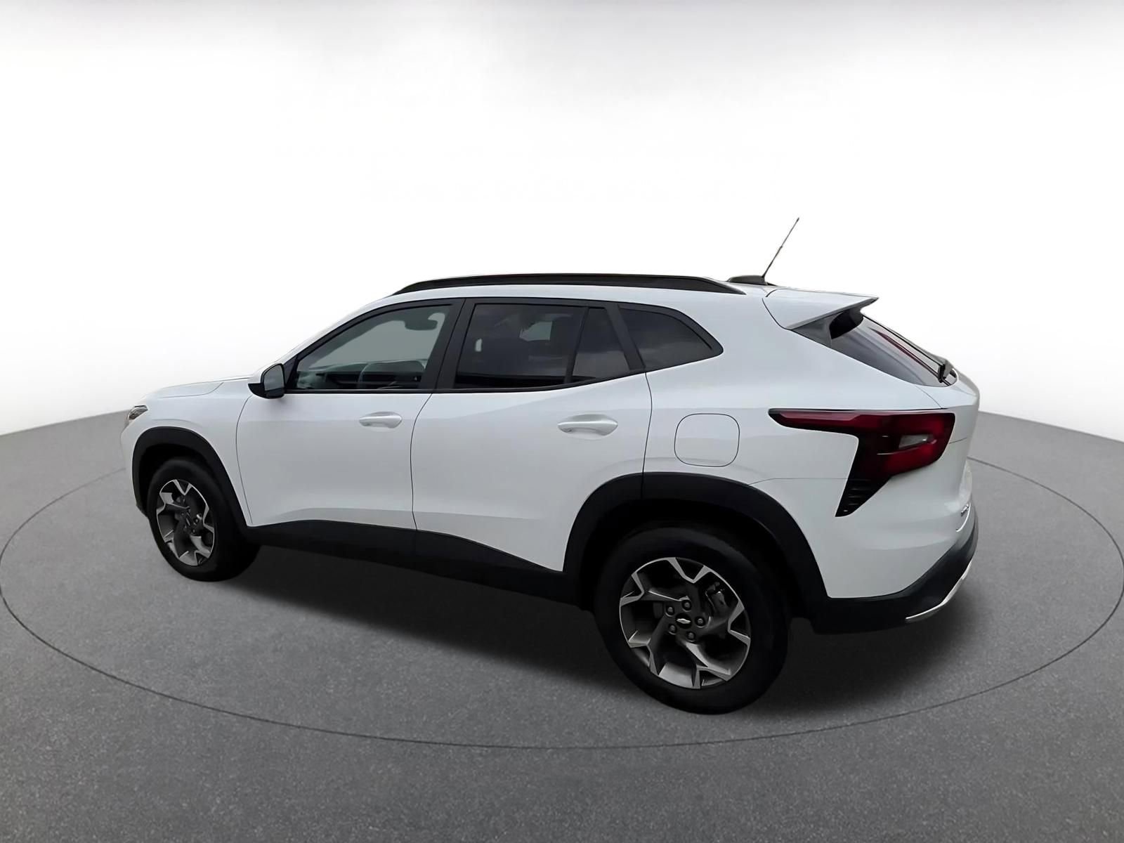 Used 2025 Chevrolet Trax LT FWD image 10