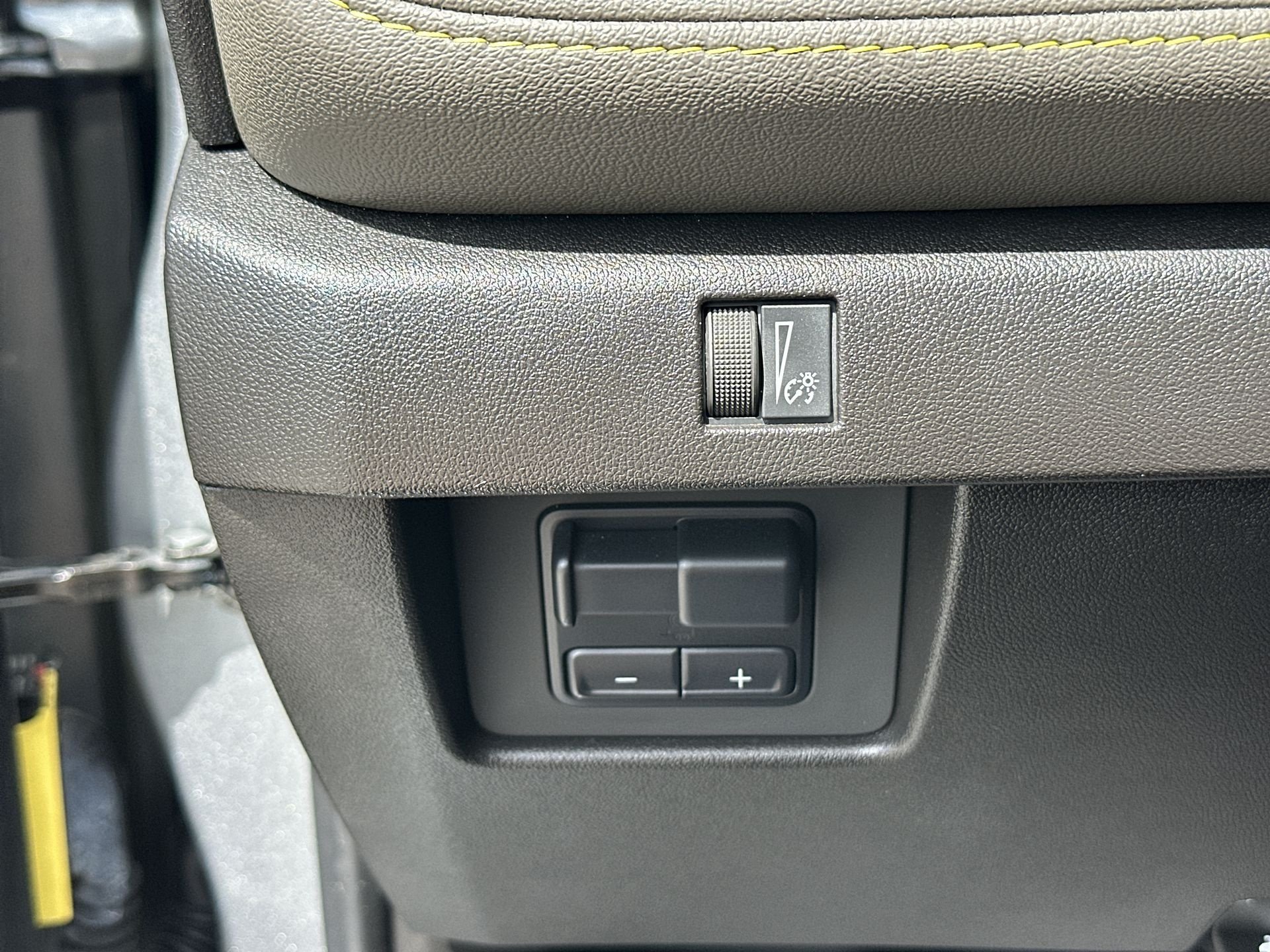 Certified 2024 Chevrolet Colorado ZR2 w/ ZR2 Convenience Package III AWD/4WD image 18