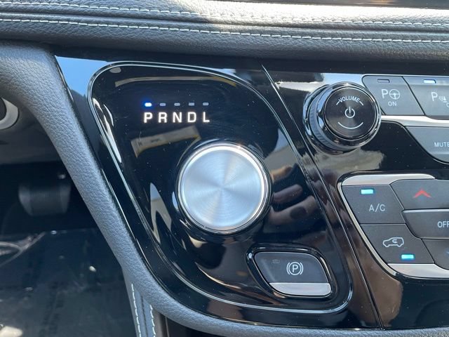 Used 2025 Chrysler Pacifica Limited AWD/4WD image 22