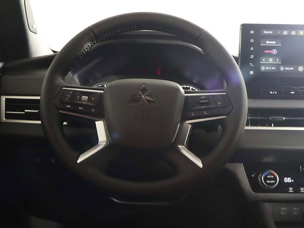 New 2026 Mitsubishi Outlander LE AWD/4WD image 38