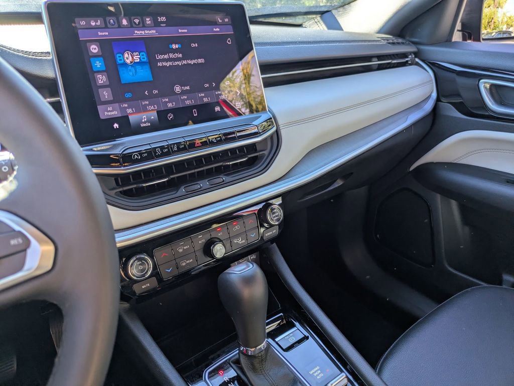 Used 2025 Jeep Compass Limited image 20