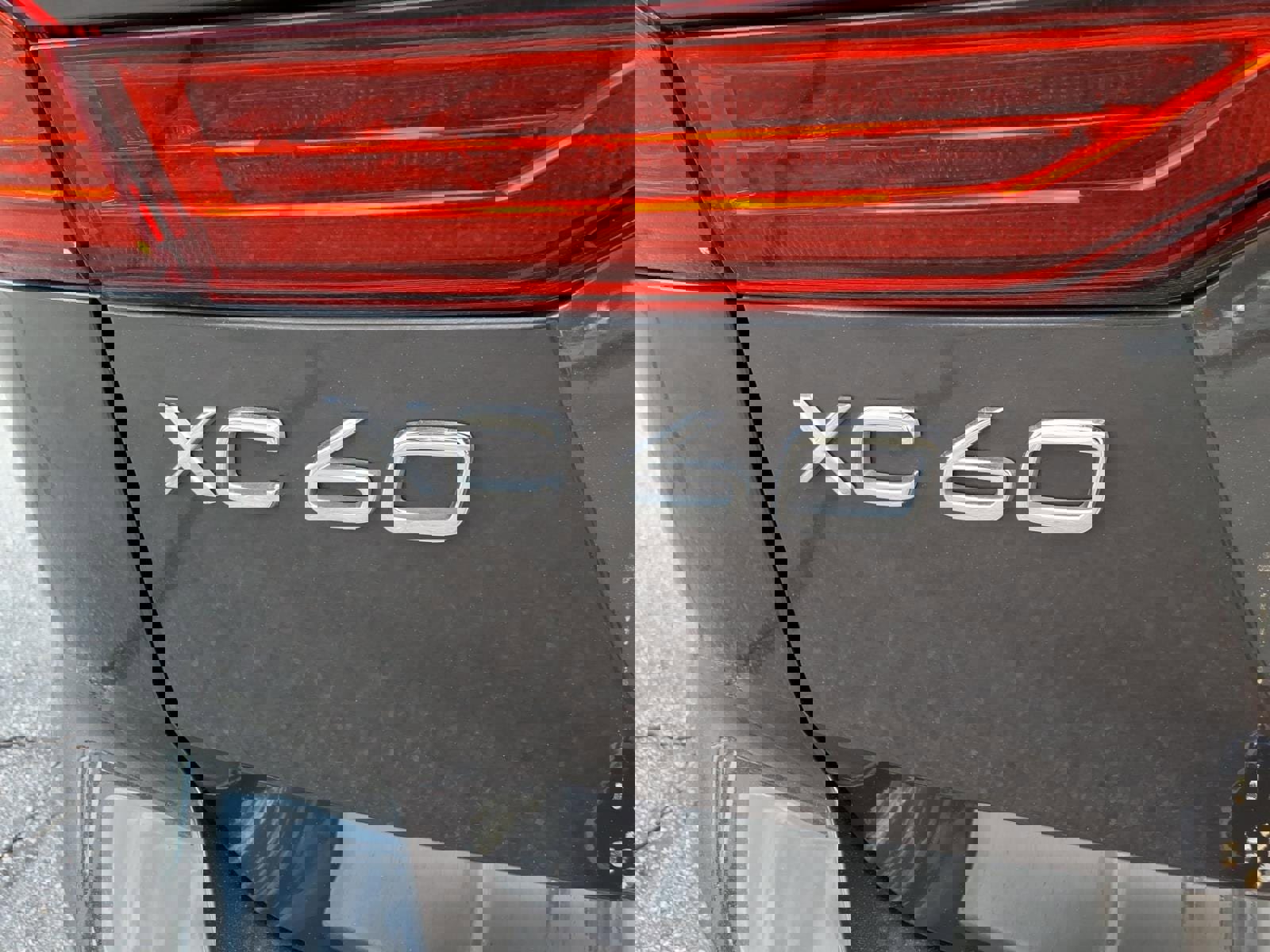 Certified 2023 Volvo XC60 B5 Plus w/ Protection Package Premier image 5