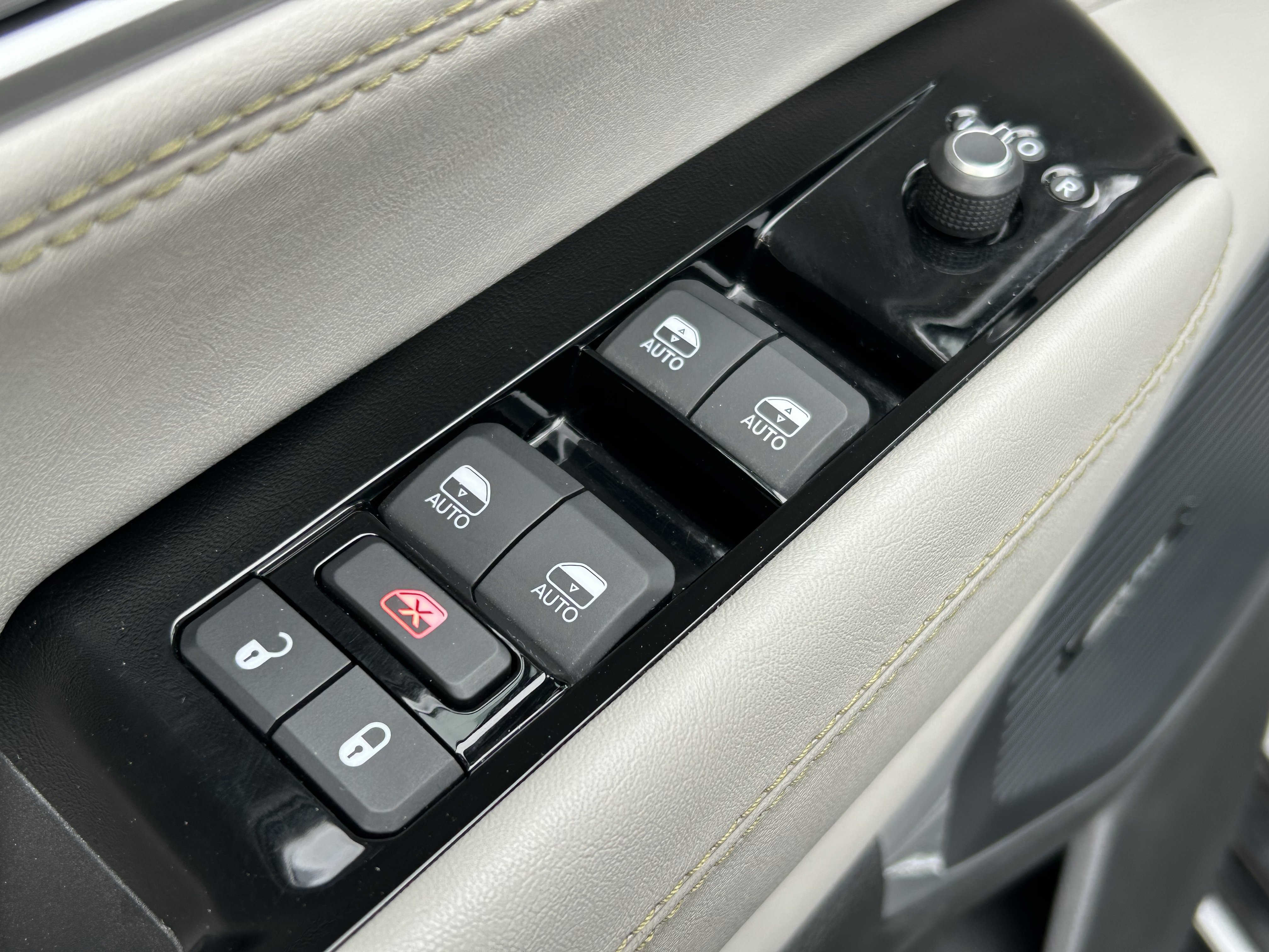 Used 2024 Jeep Wagoneer Series II w/ Flexible Seating Group image 15