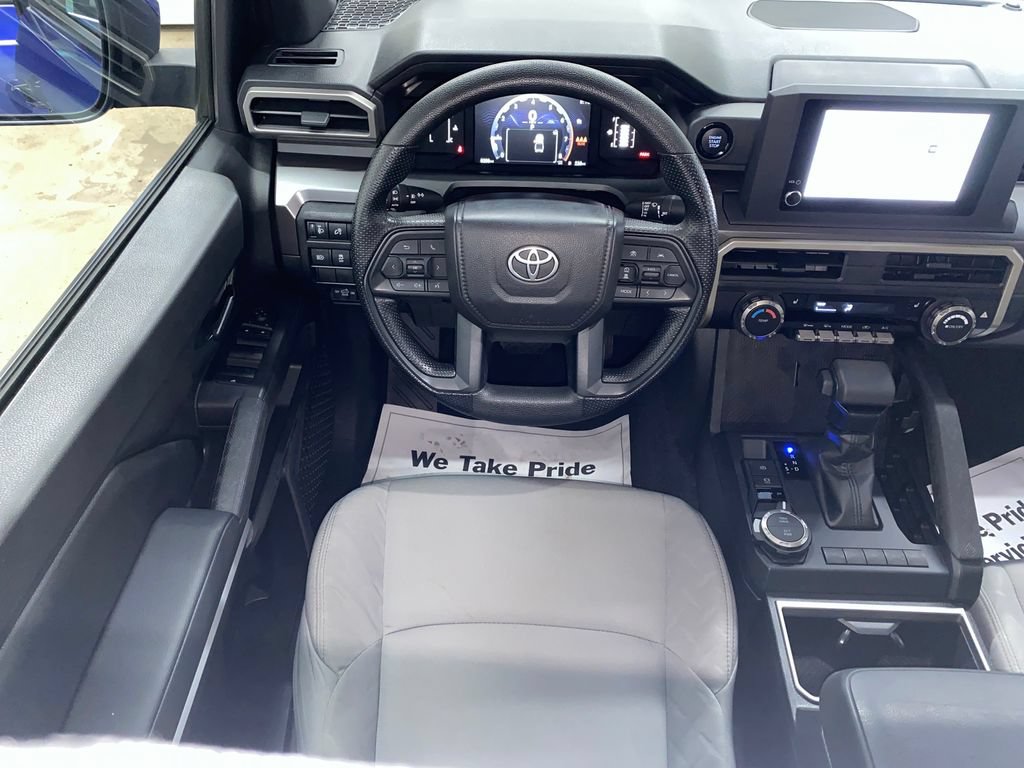 Used 2025 Toyota Tacoma SR5 AWD/4WD image 23