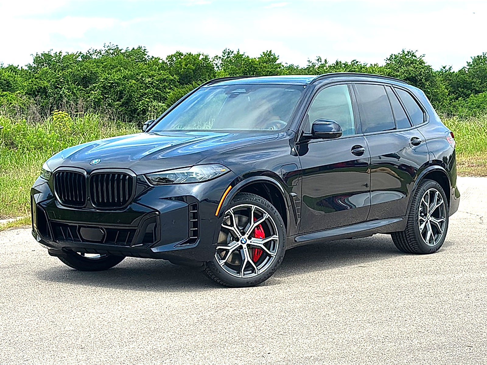 New 2026 BMW X5 xDrive50e w/ M Sport Package AWD/4WD image 2