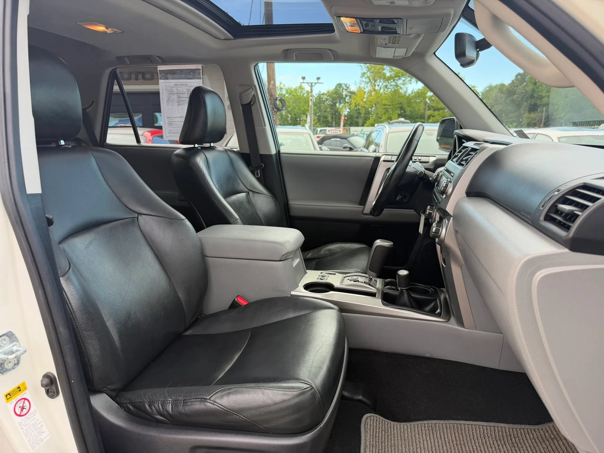 Used 2010 Toyota 4Runner SR5 AWD/4WD image 19