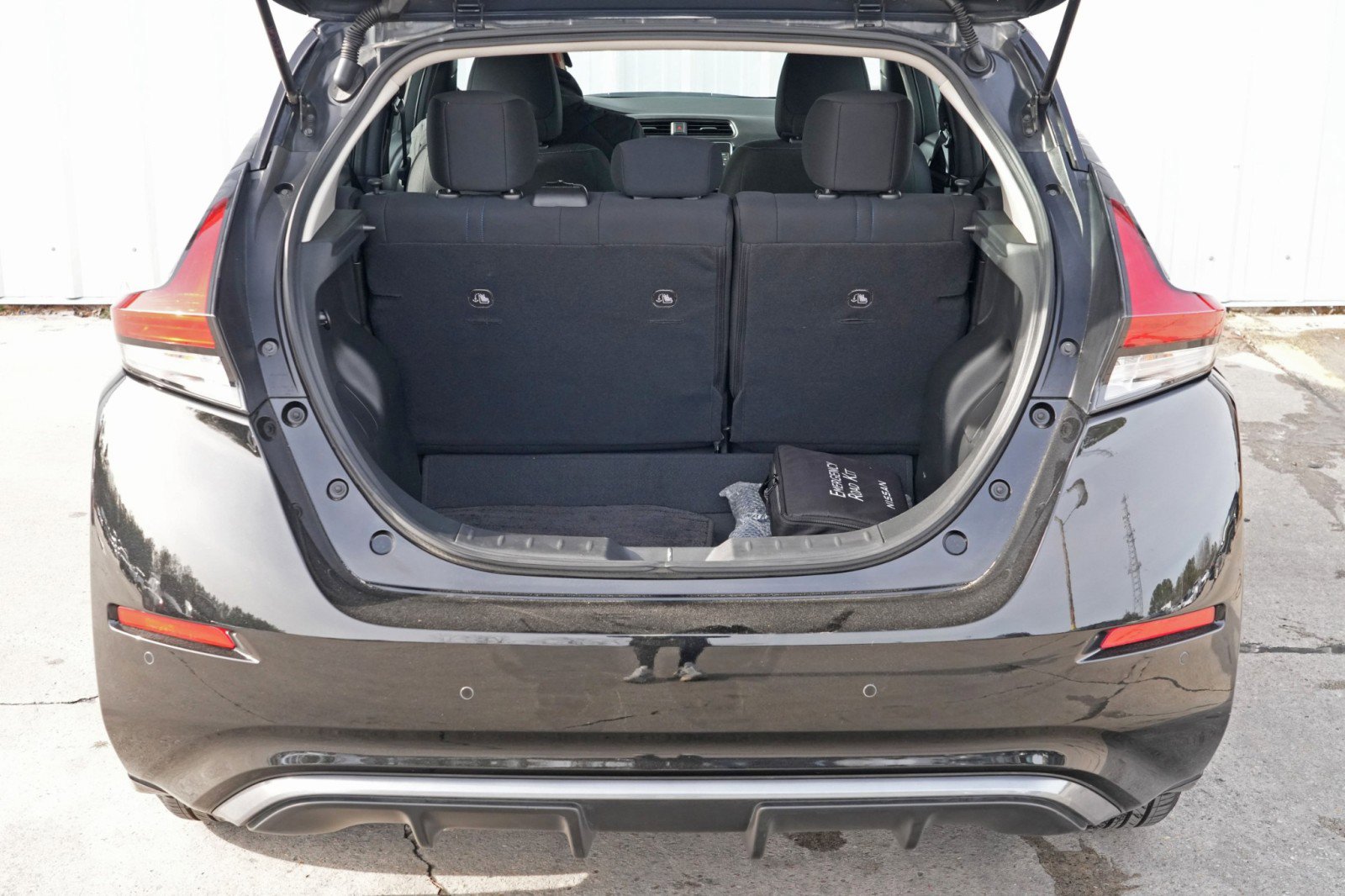 Used 2025 Nissan Leaf S image 9