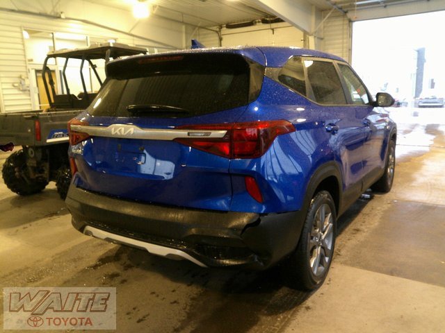 Used 2023 Kia Seltos LX image 2