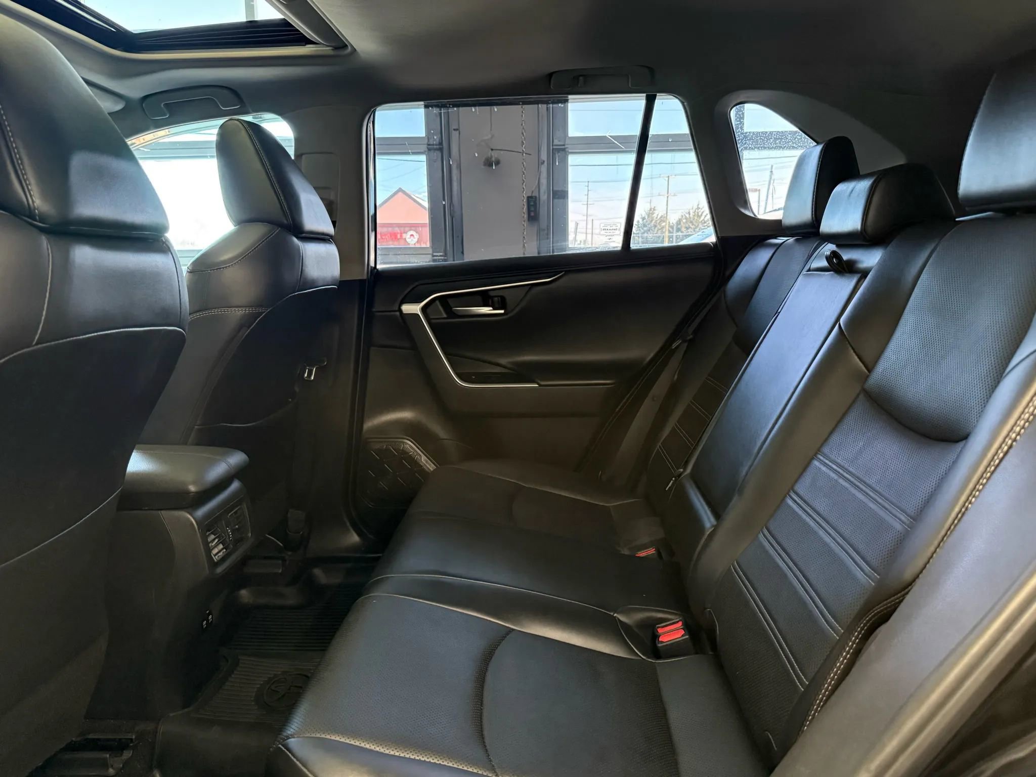 Used 2019 Toyota RAV4 Limited w/ Advanced Technology Package image 31