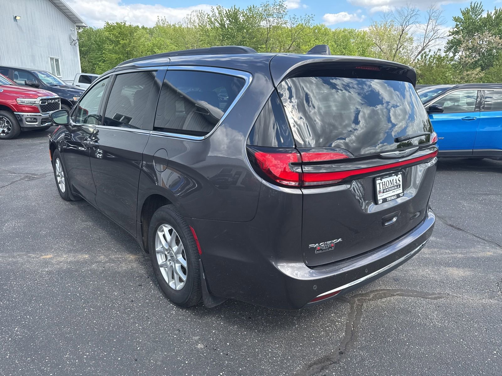 Used 2022 Chrysler Pacifica Touring-L FWD image 5