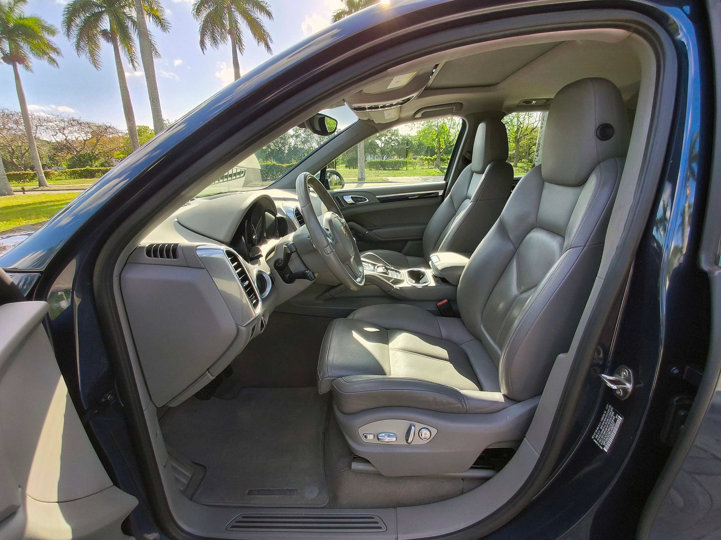 Used 2014 Porsche Cayenne AWD/4WD image 5