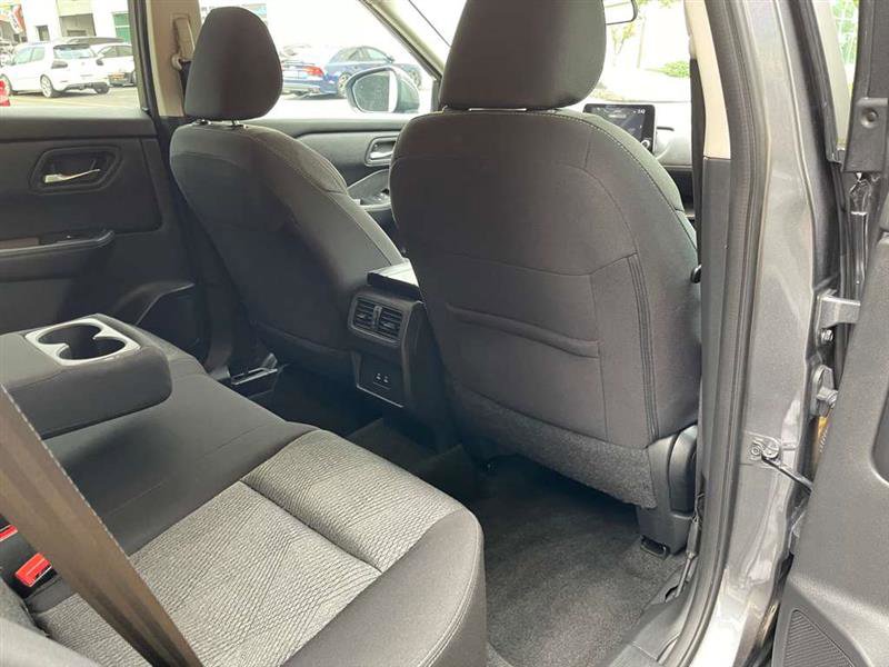 Used 2024 Nissan Rogue SV image 64
