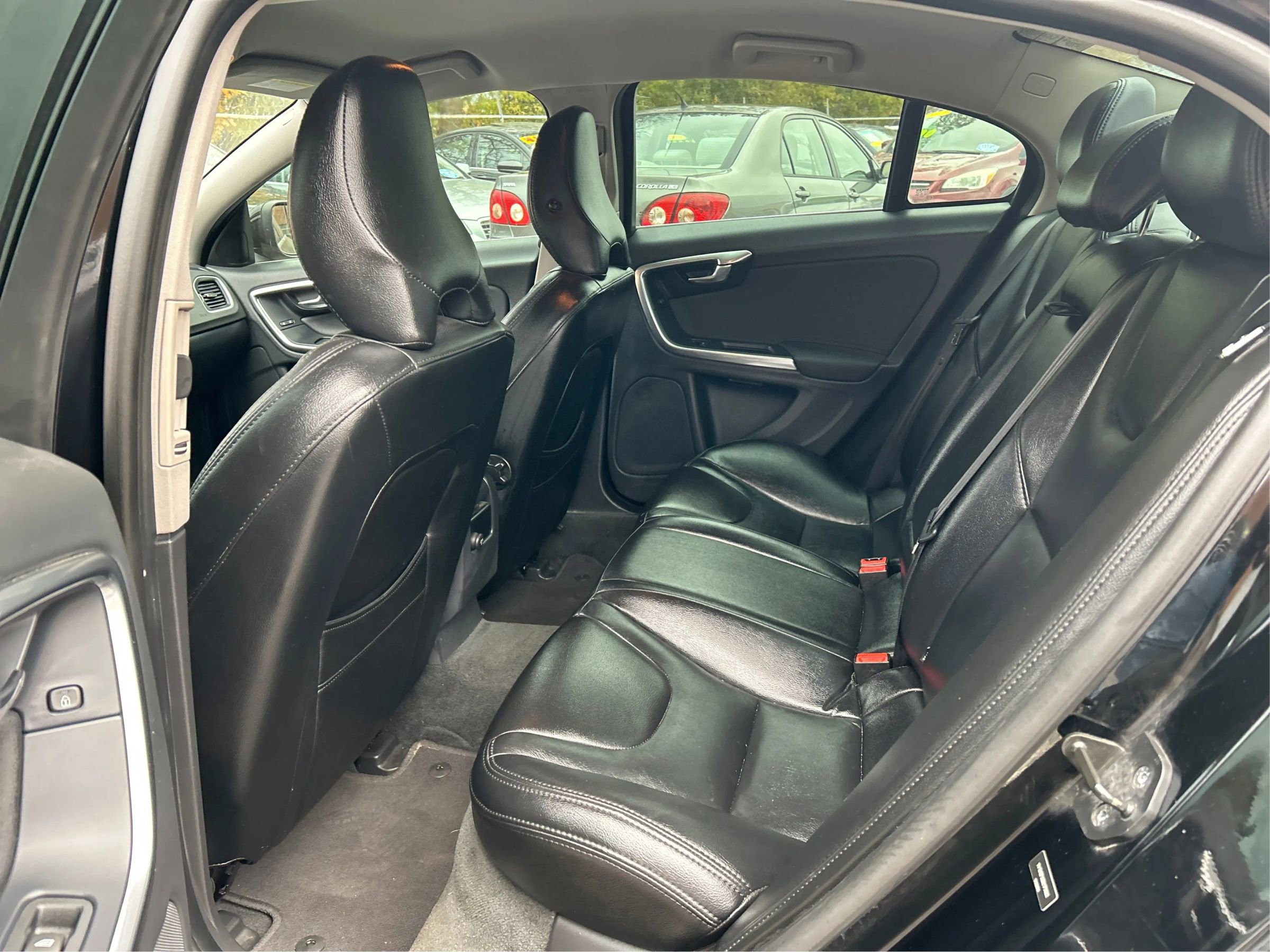 Used 2013 Volvo S60 T5 image 11