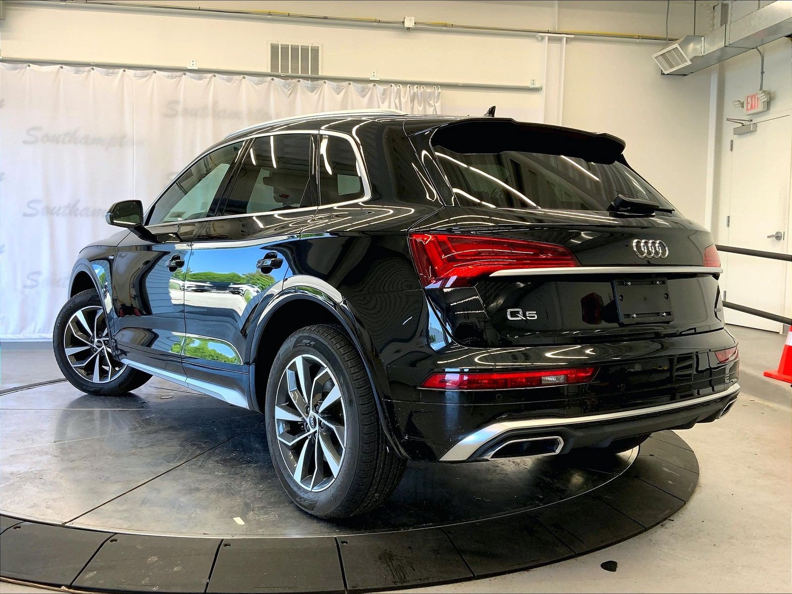 Used 2023 Audi Q5 2.0T Premium Plus w/ Premium Plus Package AWD/4WD image 9