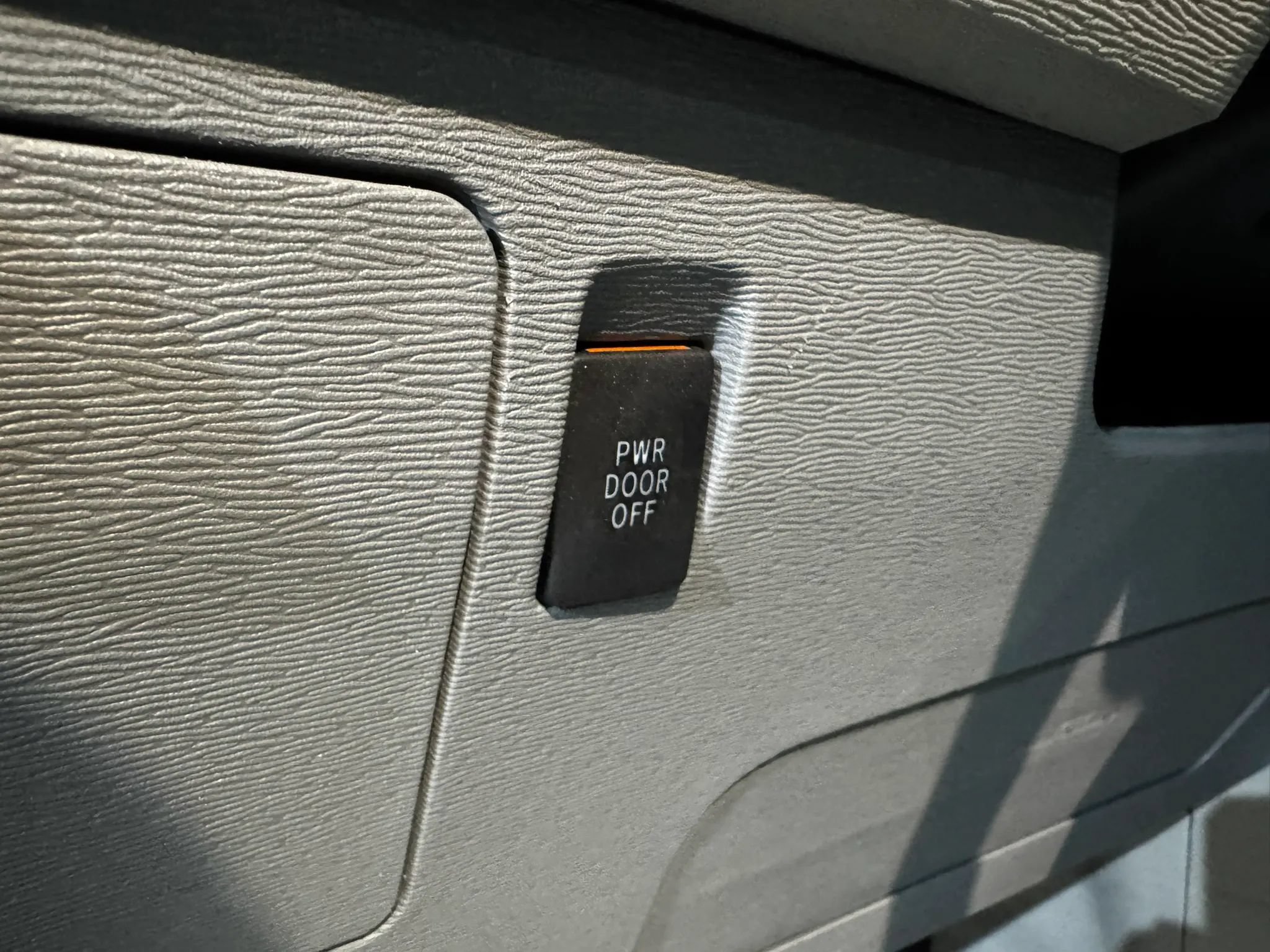 Used 2013 Toyota Sienna SE FWD image 28