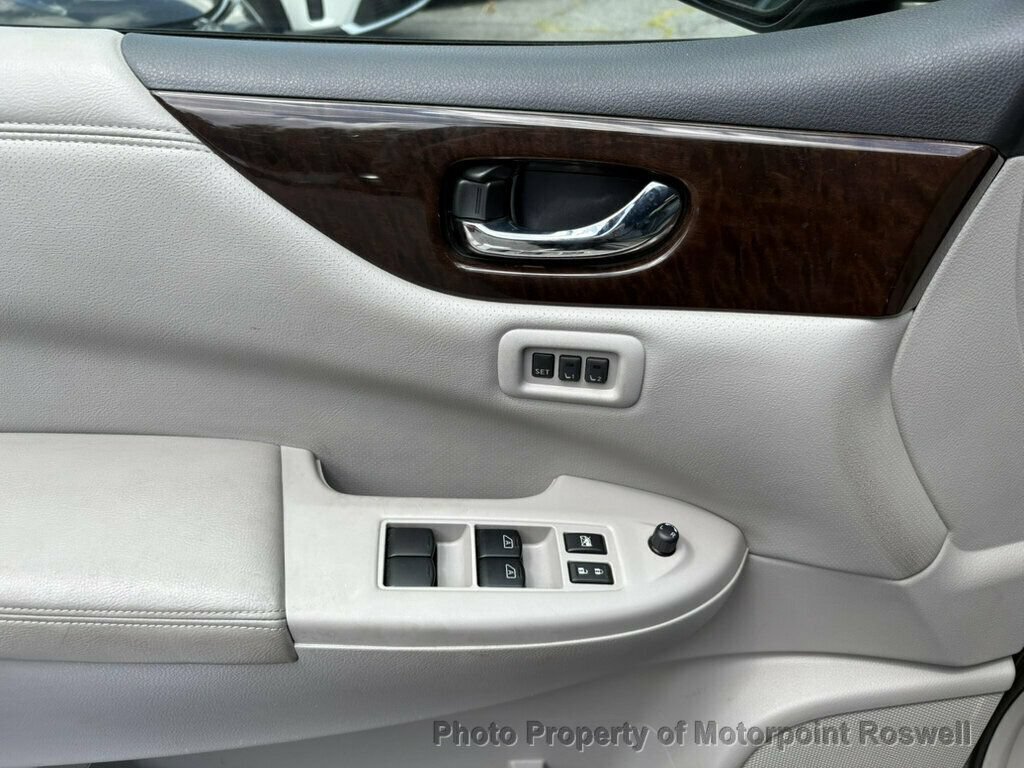 Used 2016 Nissan Quest Platinum w/ Tow Package FWD image 11
