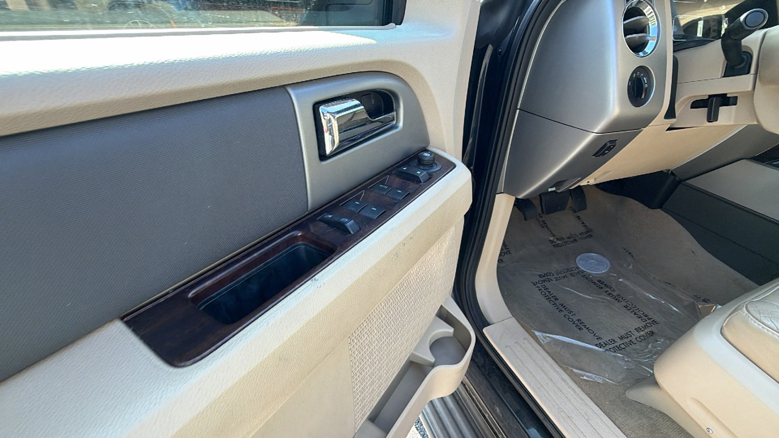 Used 2014 Ford Expedition EL XLT w/ Equipment Group 202A AWD/4WD image 15