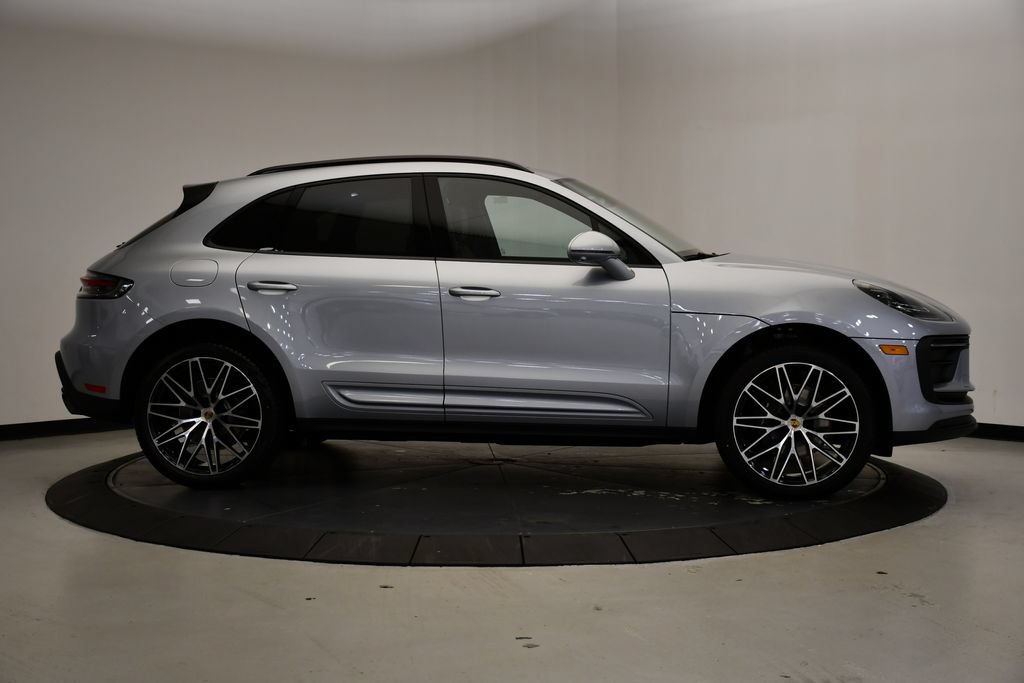 Certified 2026 Porsche Macan AWD/4WD image 8