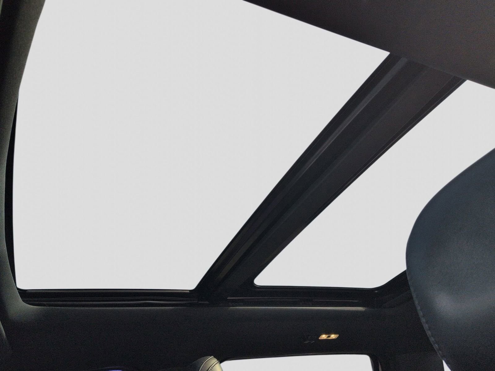 Used 2015 Ford F150 Platinum w/ Equipment Group 701A Luxury image 45