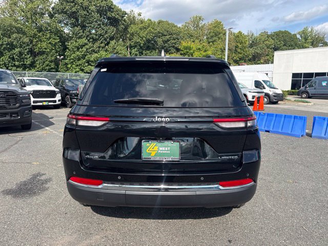 Used 2023 Jeep Grand Cherokee Limited AWD/4WD image 17