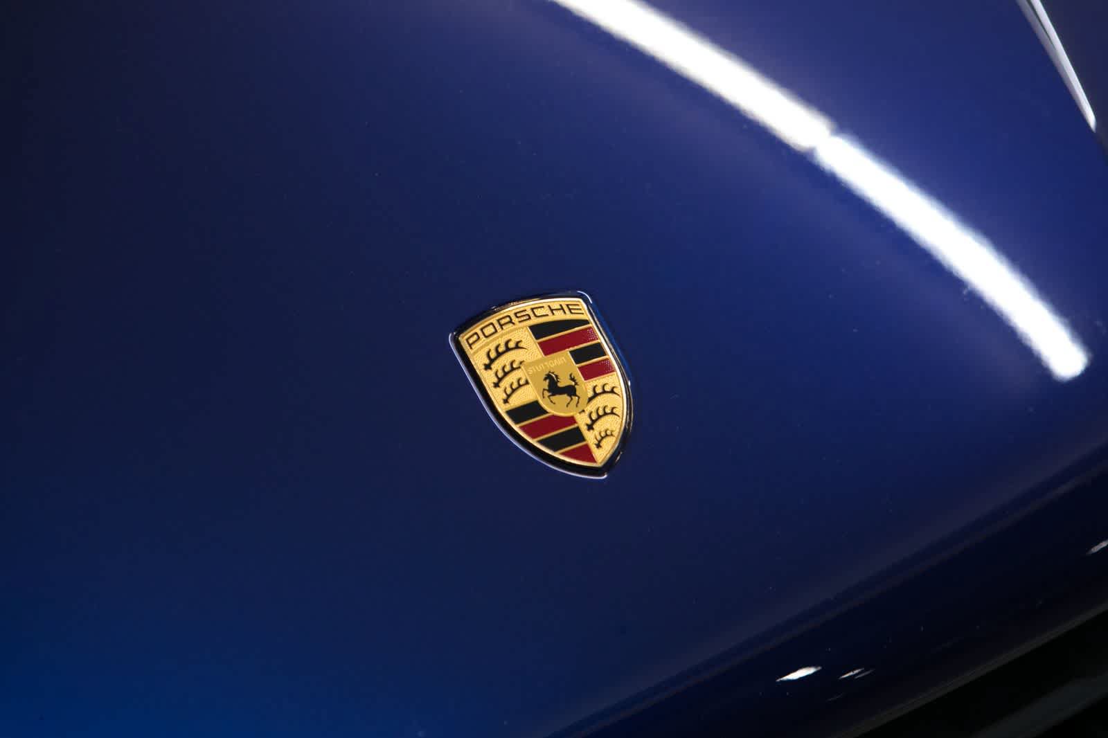 Certified 2024 Porsche Macan AWD/4WD image 17