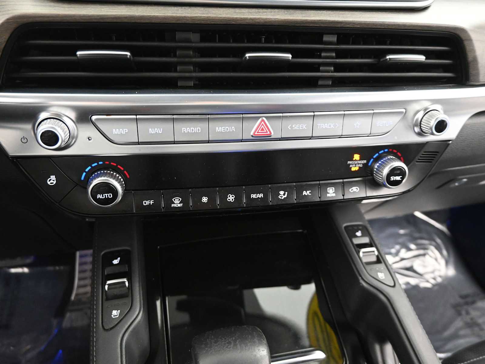 Used 2020 Kia Telluride SX w/ SX Prestige Package image 18