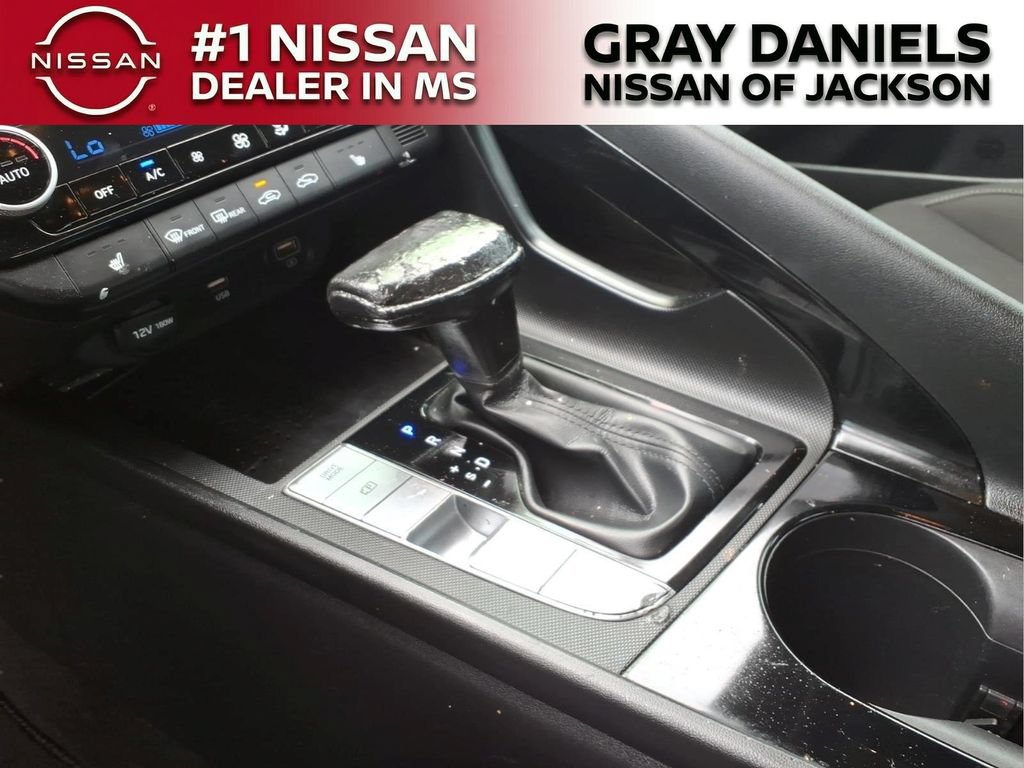 Used 2021 Hyundai Elantra SEL w/ Convenience + Premium Package FWD image 19